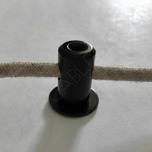 Aislante metálico para sujeción de cables de color negro