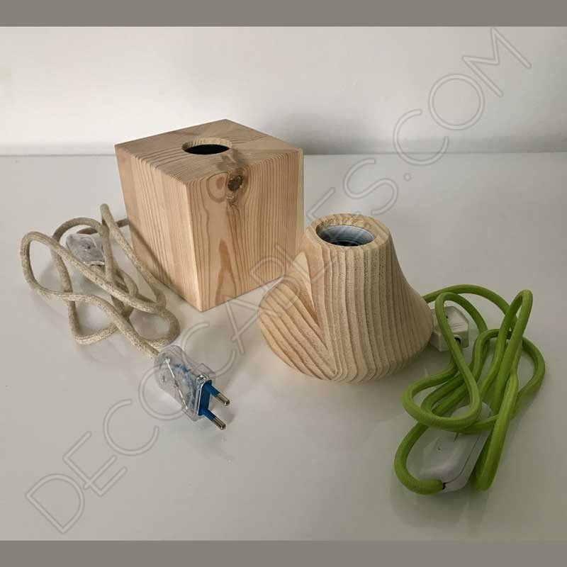 Lámparas sobremesa cuadrada y cono de madera Lámparas sobremesa cuadrada y cono de madera