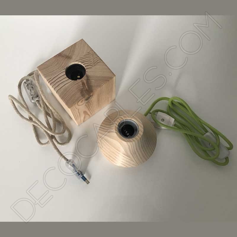 Lámparas sobremesa cuadrada y cono de madera Lámparas sobremesa cuadrada y cono de madera