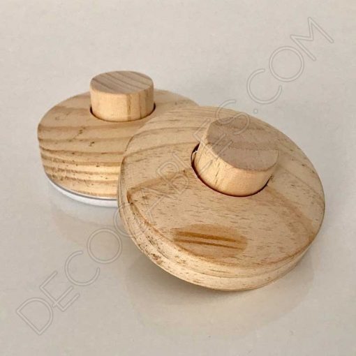 Interruptor de pie de madera