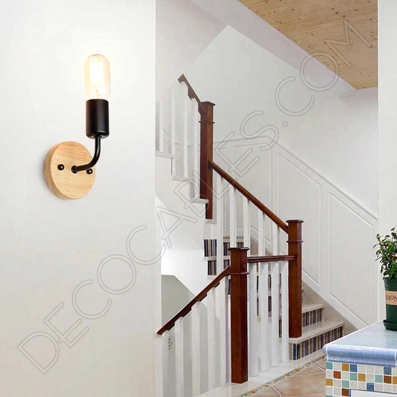 Lámpara aplique de pared en metal y madera Lámpara aplique de pared en metal y madera