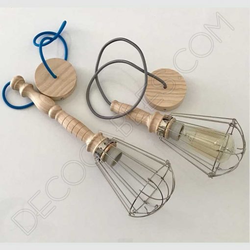 Lámpara colgante de madera con jaula metálica