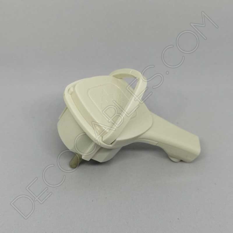 Clavija bipolar extraplana blanca con anilla y toma de tierra para detrás de los muebles Clavija bipolar extraplana blanca con anilla y toma de tierra para detrás de los muebles