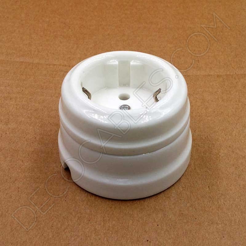 Enchufe-de-porcelana-vintage-con-toma-de-tierra-05 Enchufe de porcelana Vintage con toma de tierra 2